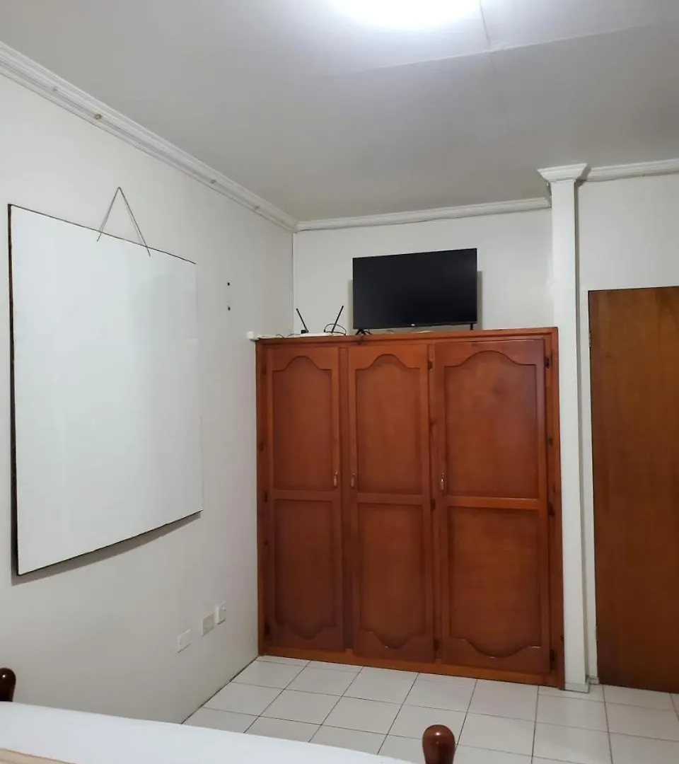 بيت ضيافة Safari Apartments بورتسموث دومينيكا